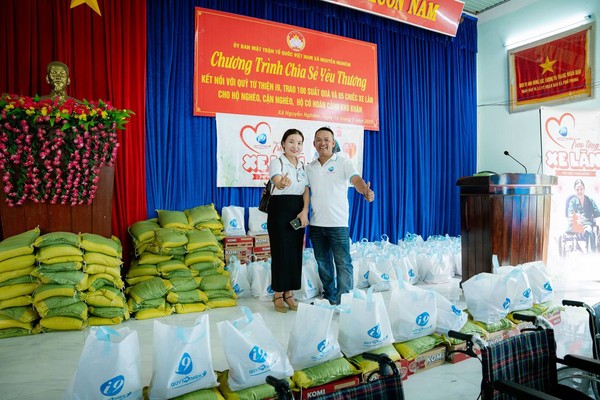 Hình ảnh thể hiện lợi ích khi tham gia New88, bao gồm hỗ trợ khách hàng và đa dạng trò chơi